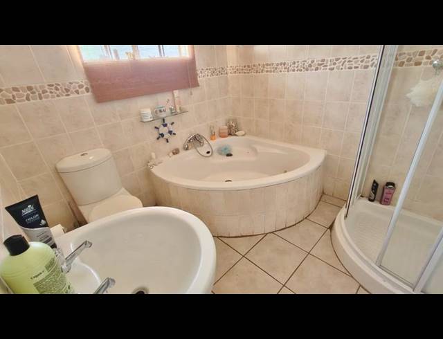 4 BEDROOM HOUSE FOR SALE IN VAAL MARINA